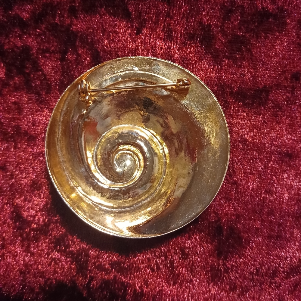 Shell Brooch Goldtone & One Rhinestone - Picture 3 of 8